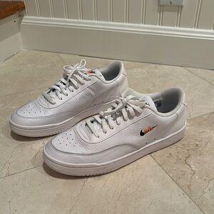 New Without Tags Nike White Vintage Soft Leather Sneakers Classic Design